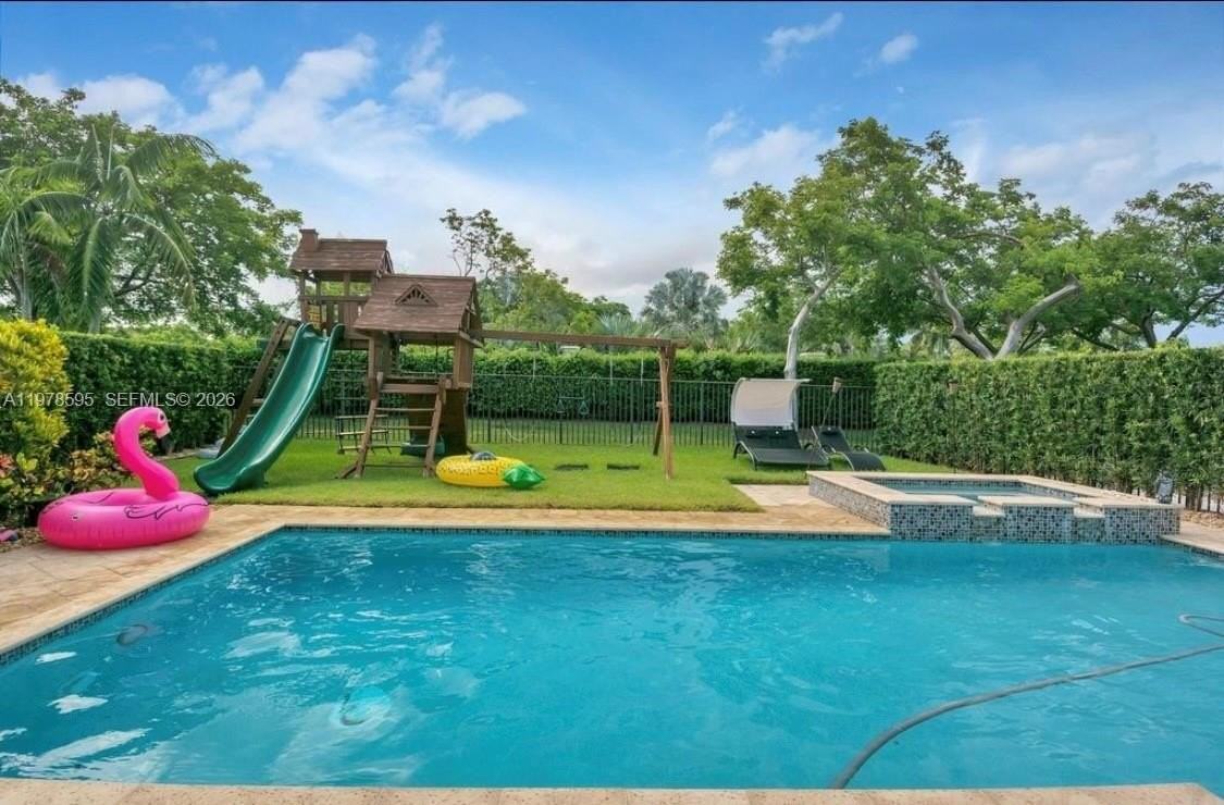 3782 Nw 85th Ter - Photo 5 of 18