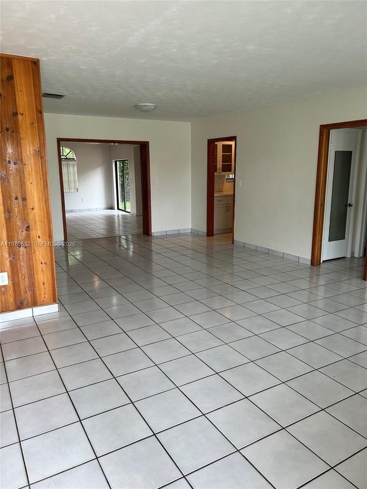 5001 Sw 90th Ct - Photo 5 of 6