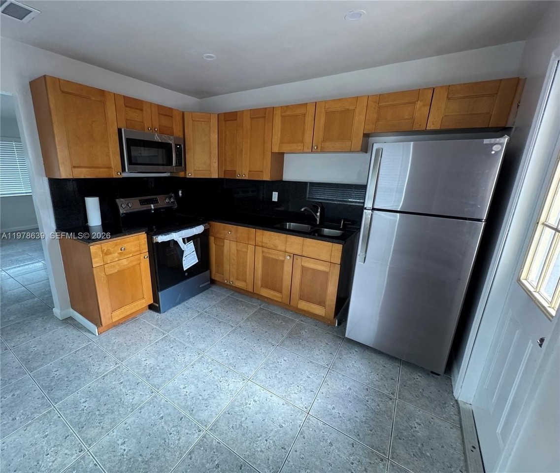 6322 Eaton St #1-2 - Photo 7 of 9