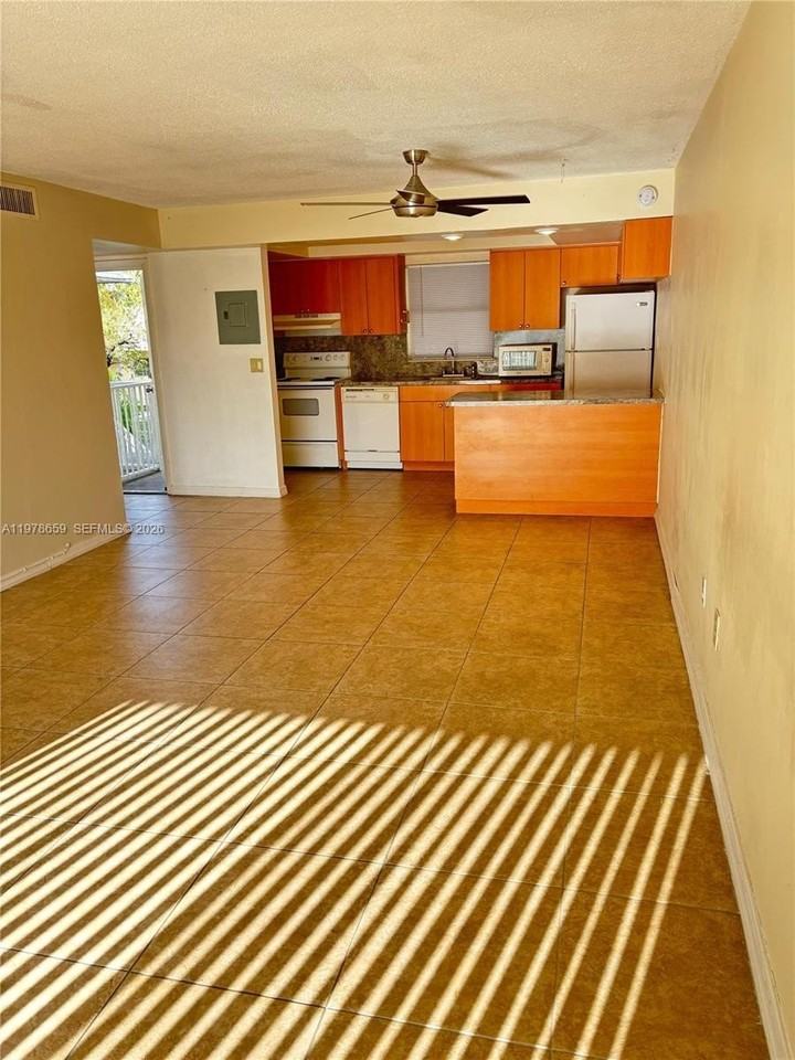 7310 Sw 82nd St #A219 - Photo 6 of 9