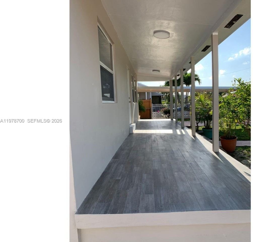 3644 Nw 12th St - Photo 5 of 16