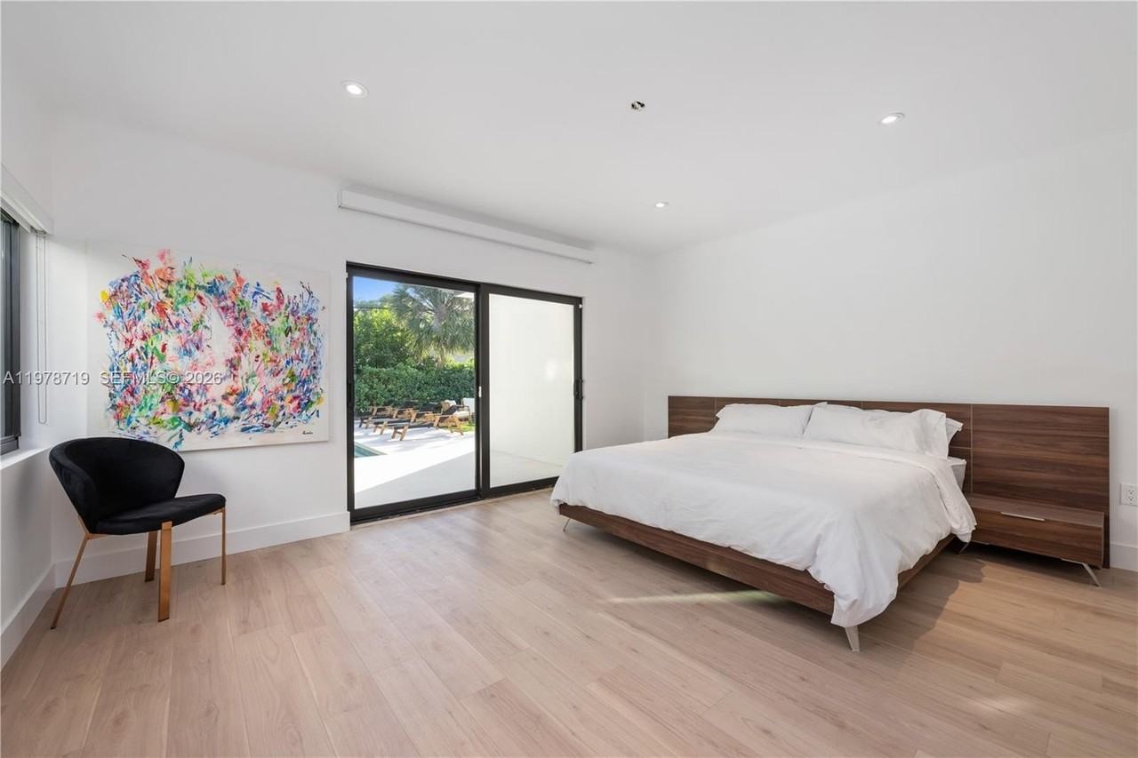 900 W 47th Ct - Photo 3 of 24