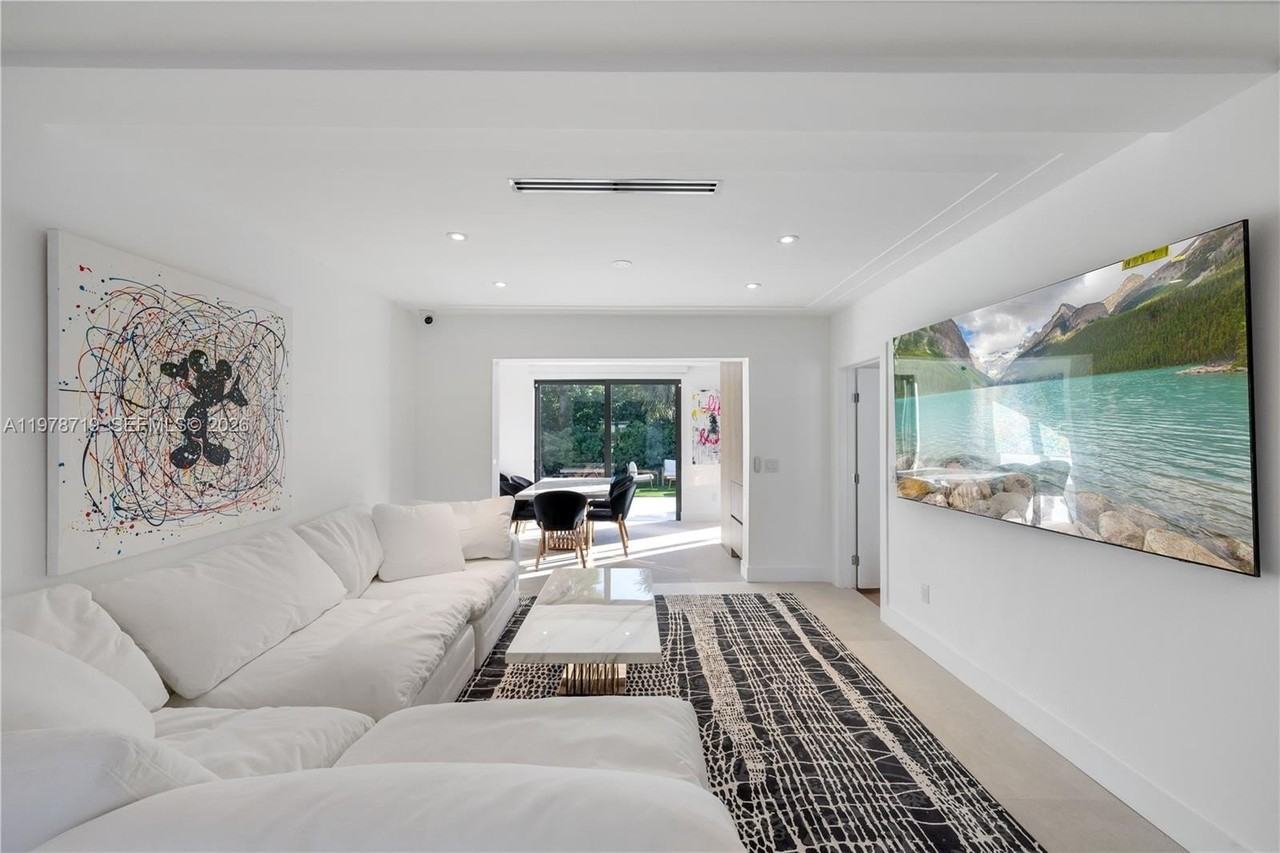 900 W 47th Ct - Photo 5 of 24