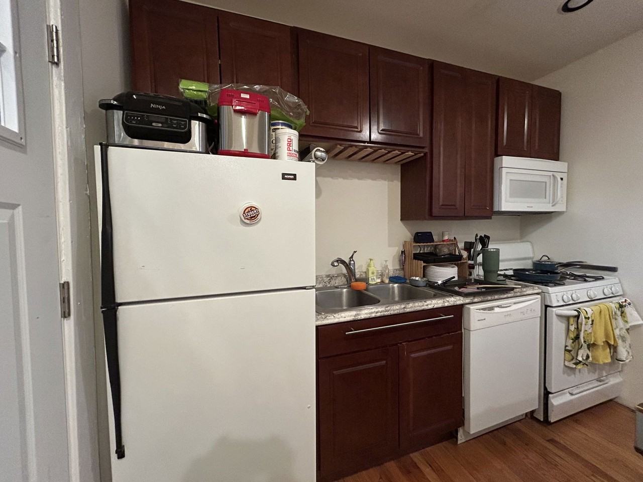 4621 N Rockwell St #3 - Photo 2 of 8