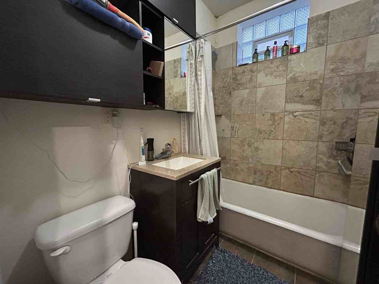 4621 N Rockwell St #3 - Photo 5 of 8