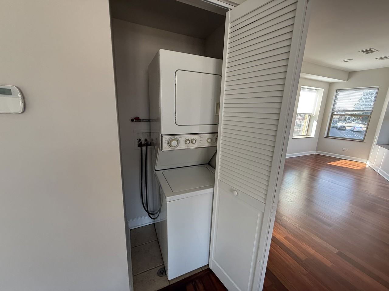 2048 W Touhy Ave #2 - Photo 3 of 8