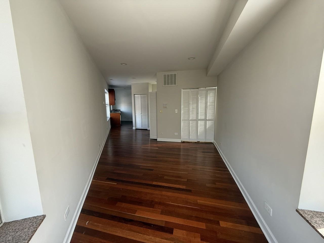 2048 W Touhy Ave #2 - Photo 4 of 8