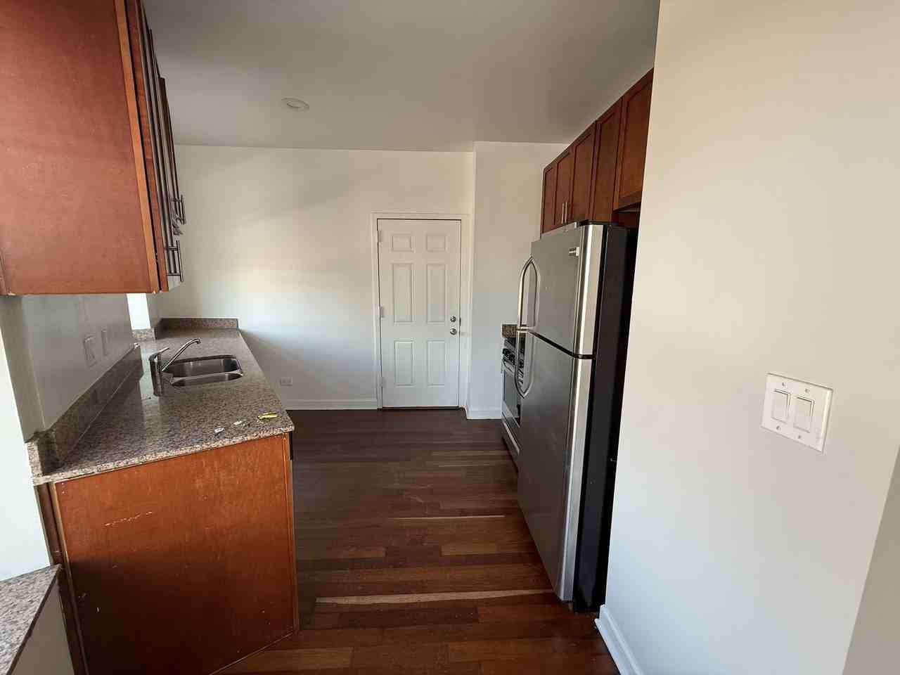 2048 W Touhy Ave #2 - Photo 5 of 8