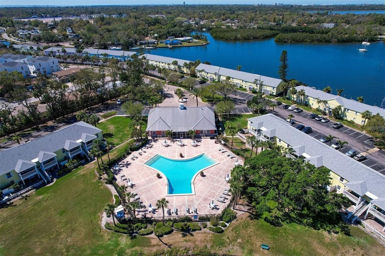 249 Pompano Dr Se #D - Photo 3 of 37