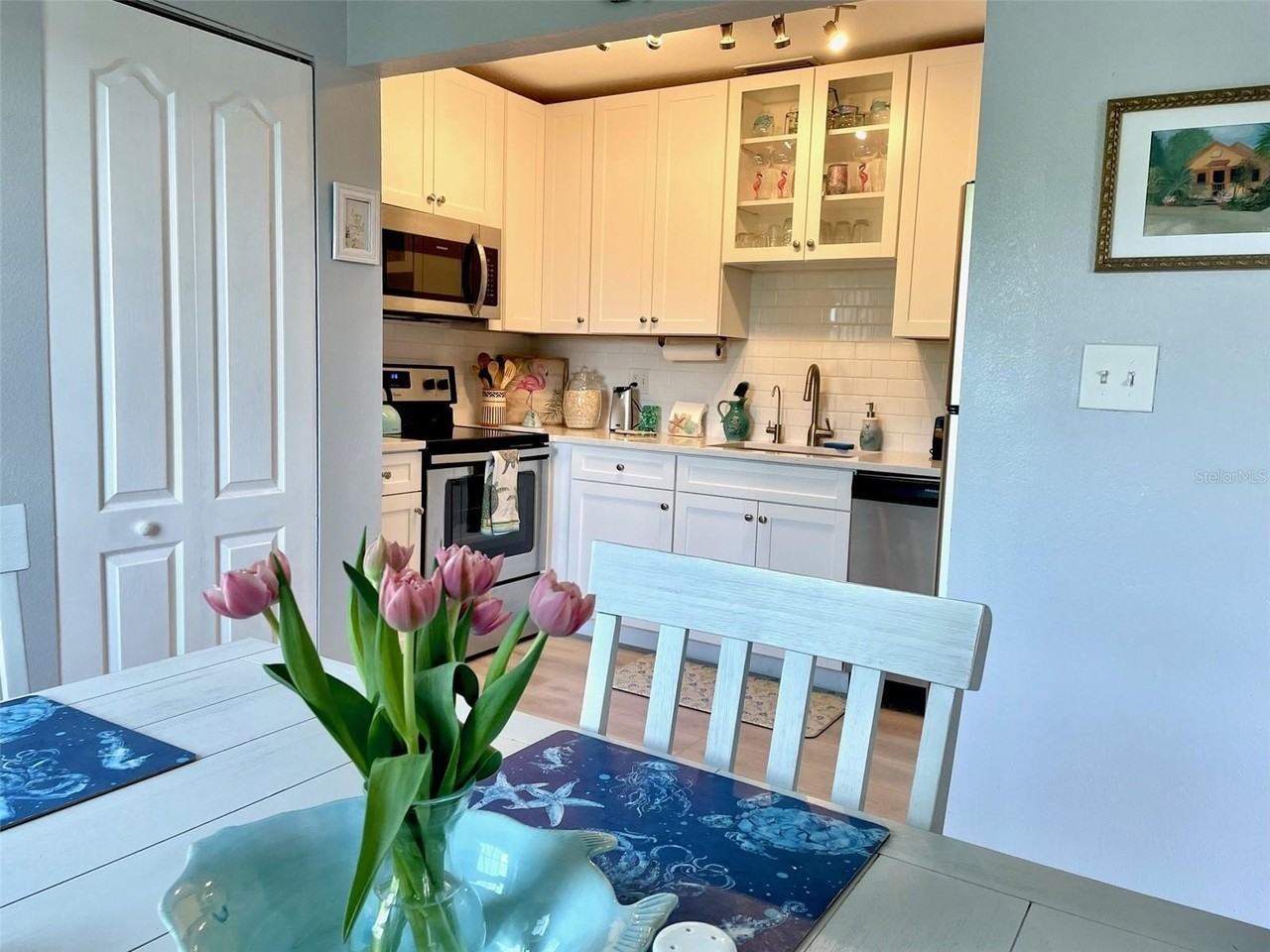 249 Pompano Dr Se #D - Photo 4 of 37