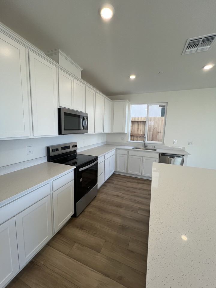 4521 Fallon Dr #1 - Photo 5 of 48