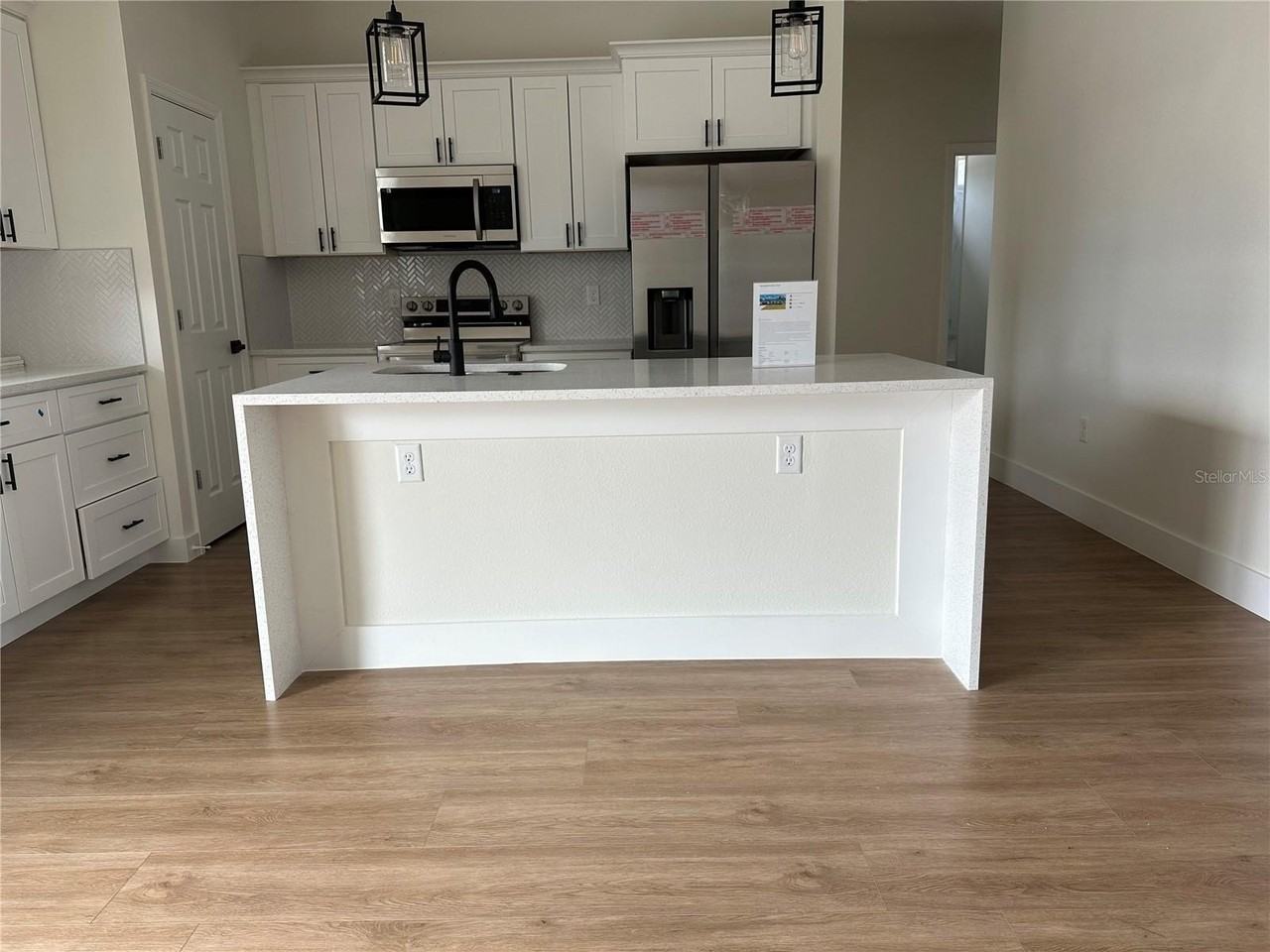 1323 E Derby Dr - Photo 4 of 21