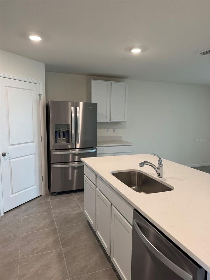 8878 Sw 48th Ave - Photo 5 of 19