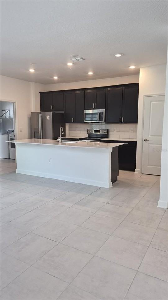 11751 Boldface Dr - Photo 4 of 20