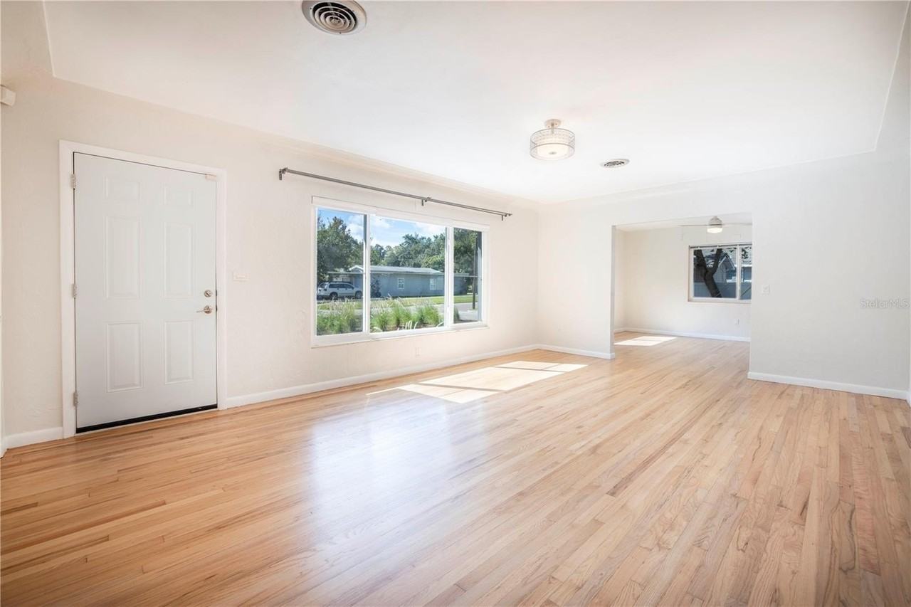 877 42nd Ave N - Photo 2 of 27