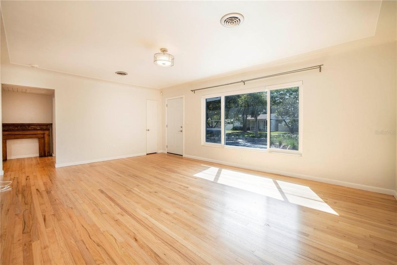 877 42nd Ave N - Photo 3 of 27