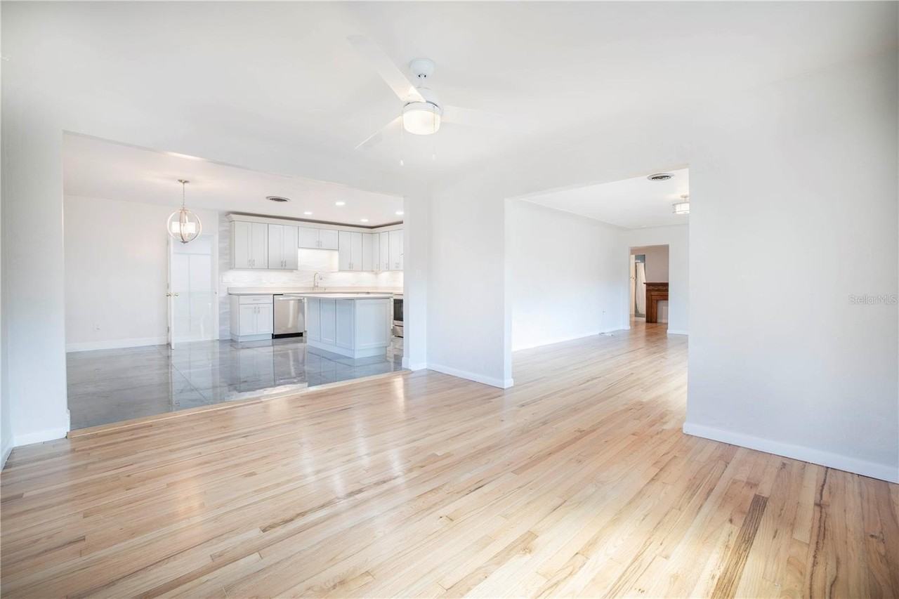 877 42nd Ave N - Photo 5 of 27