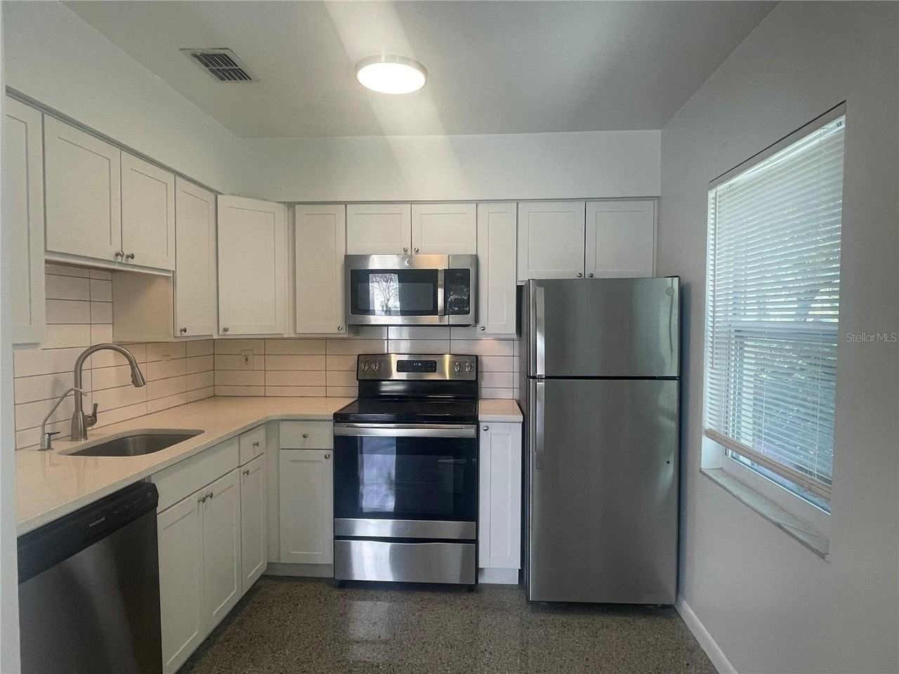 902 S Bruce St #B - Photo 6 of 36