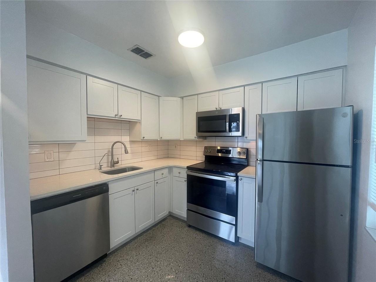 902 S Bruce St #B - Photo 7 of 36