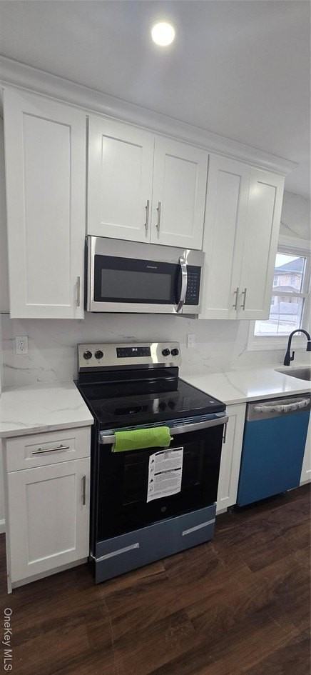 452 S 1st Ave - Photo 4 of 9