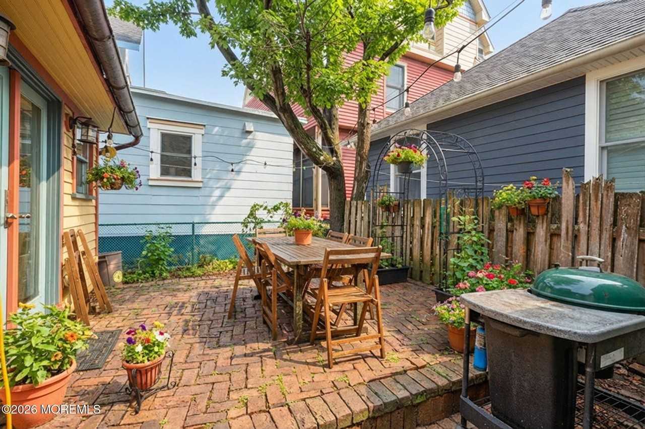 81 Broadway - Photo 7 of 25