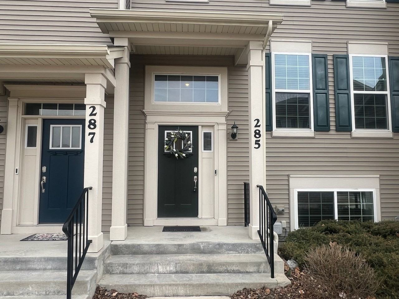 285 Lakeshore Dr - Photo 2 of 35