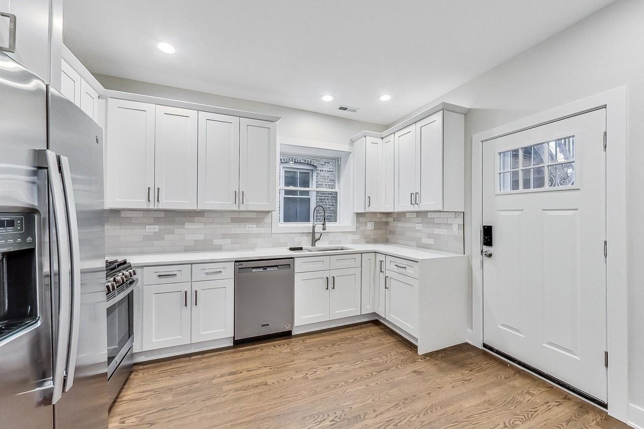 6527 N Newgard Ave Apt 2 - Photo 7 of 18