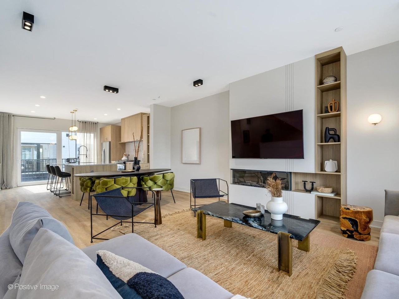 3016 Cottonwood Ln - Photo 3 of 25