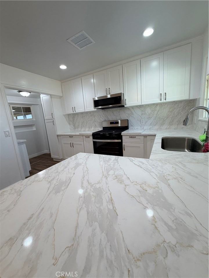 13115 Judith St - Photo 5 of 18