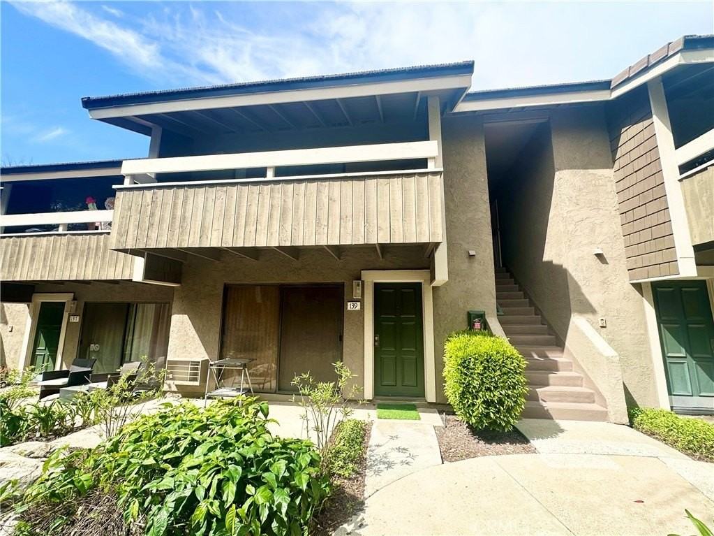 140 Streamwood - Photo 3 of 26