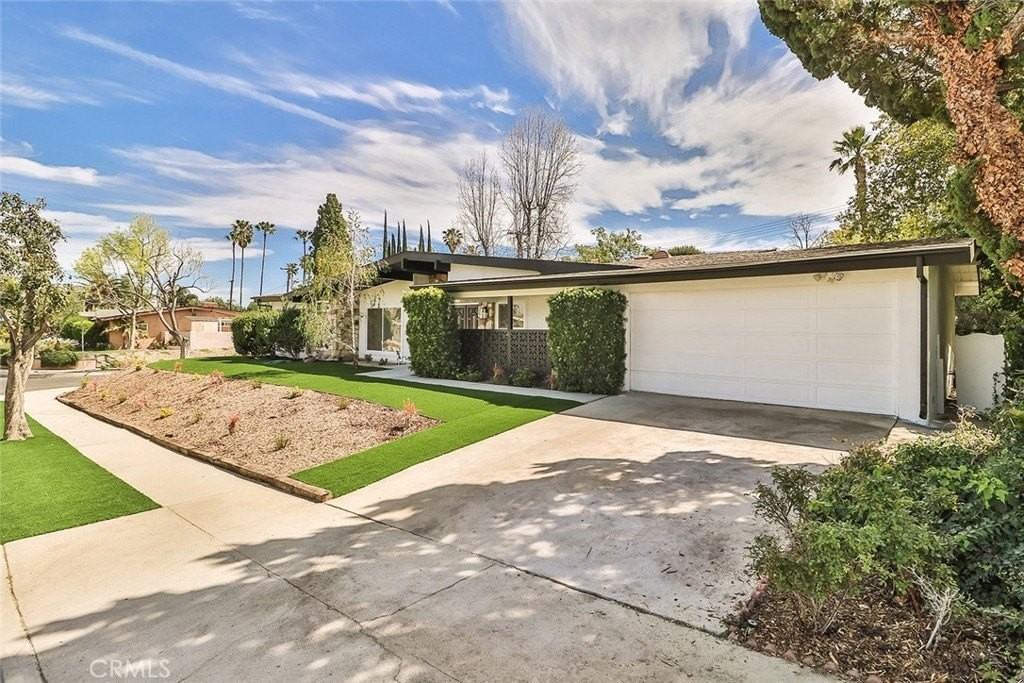 23540 Kivik St - Photo 2 of 39