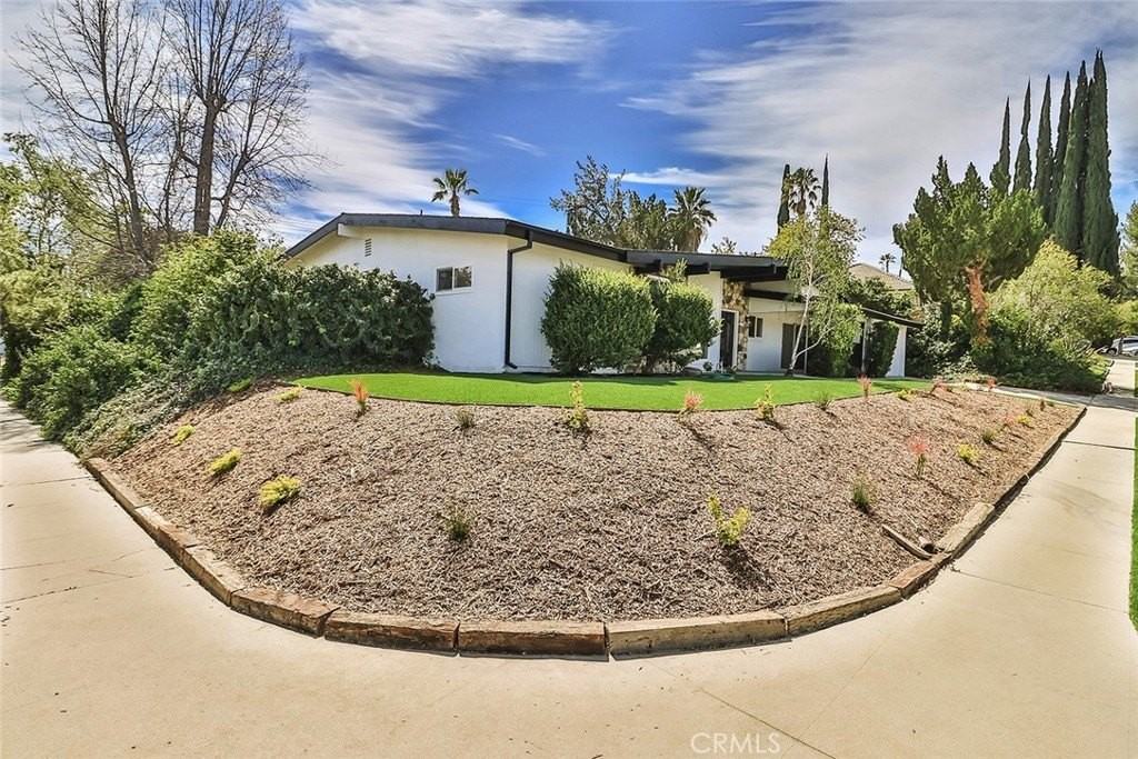 23540 Kivik St - Photo 3 of 39