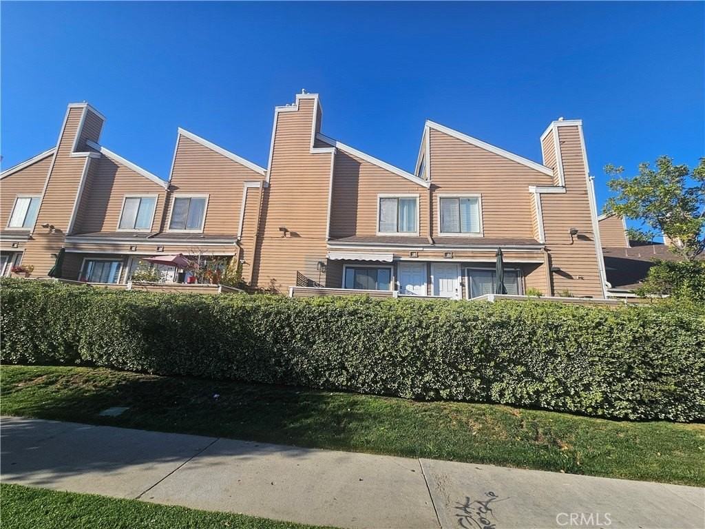 15125 Nordhoff St - Photo 3 of 28