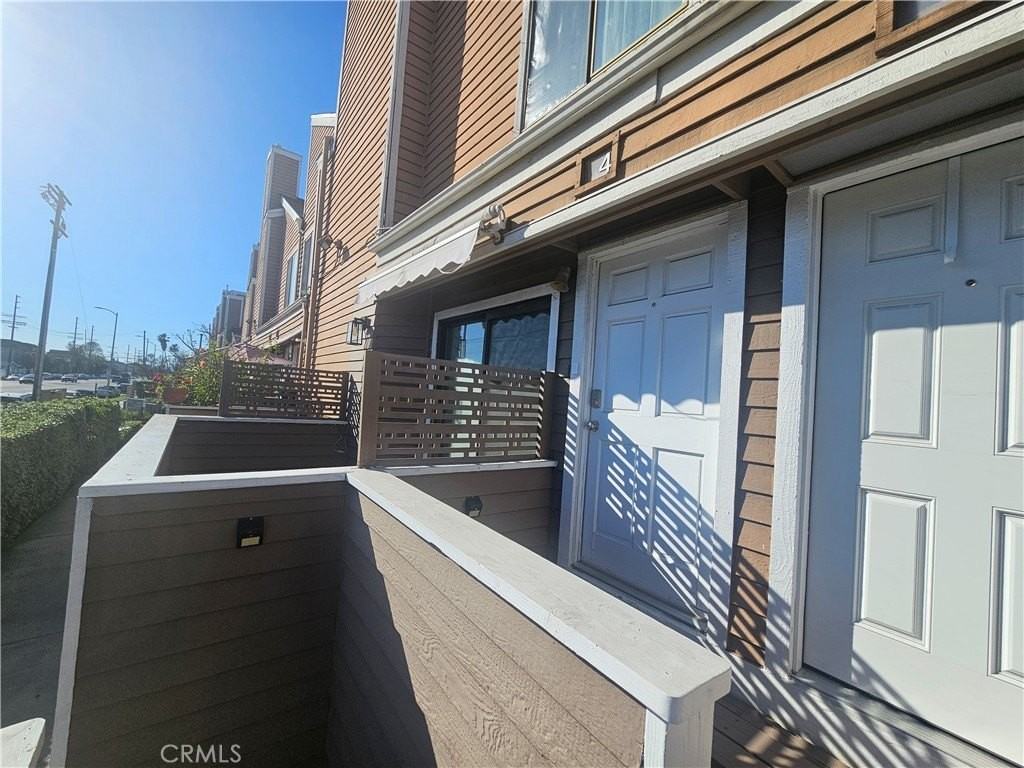 15125 Nordhoff St - Photo 4 of 28