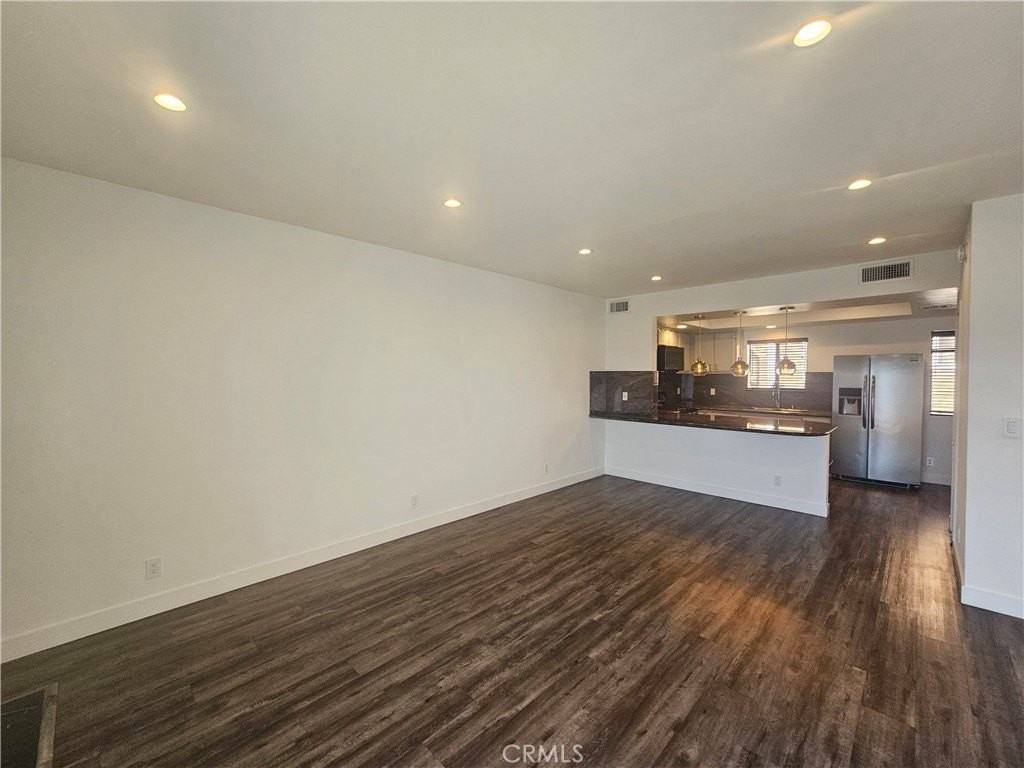 15125 Nordhoff St - Photo 6 of 28