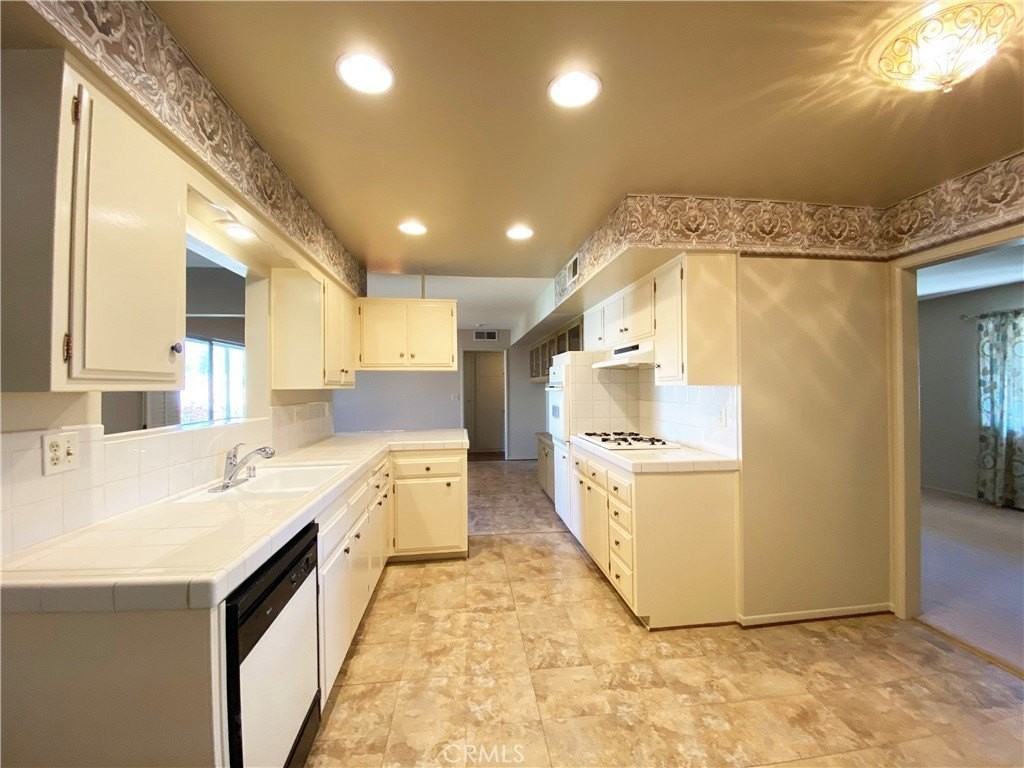 29632 Pebble Beach Dr - Photo 3 of 15