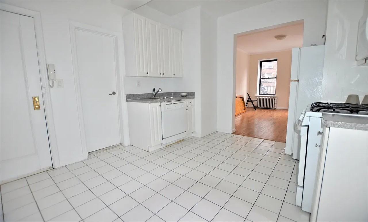 E 38th St #5B - Photo 3 of 7