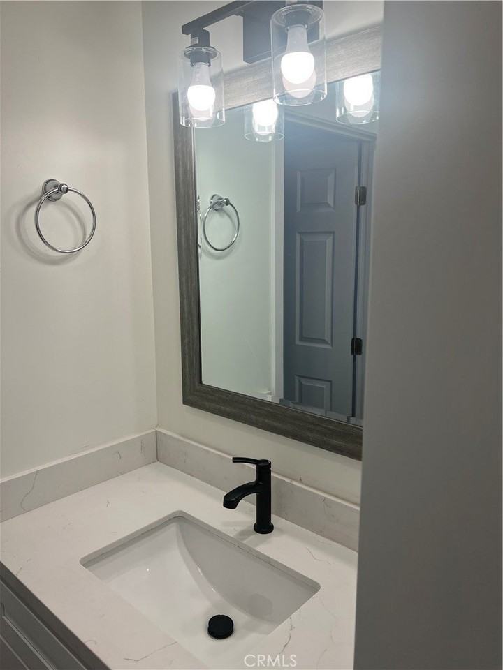 9432 Emperor Ave #B - Photo 6 of 8