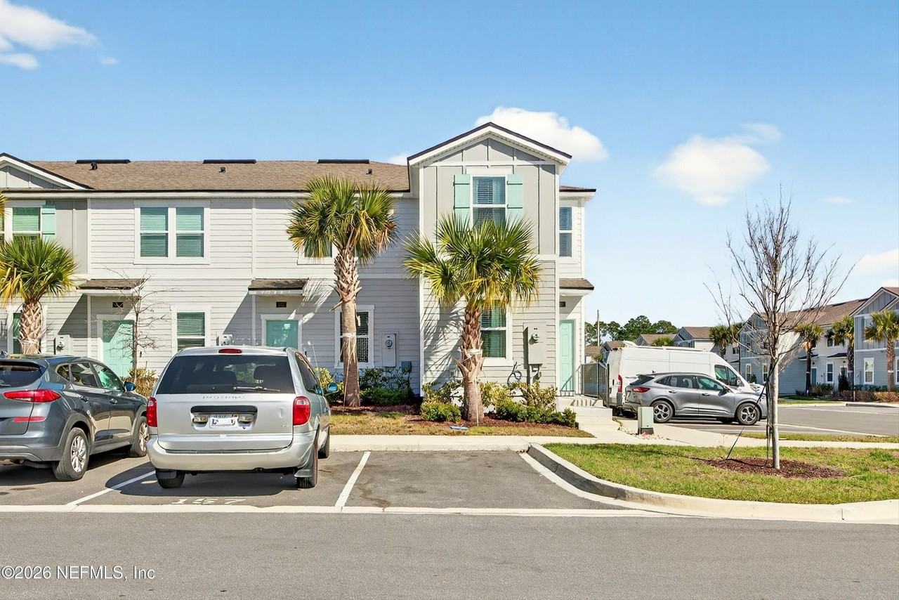 125 Elmhurst Ln - Photo 4 of 44