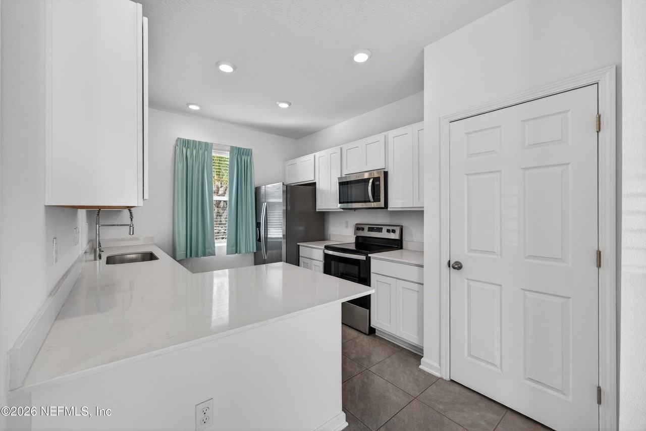 125 Elmhurst Ln - Photo 5 of 44