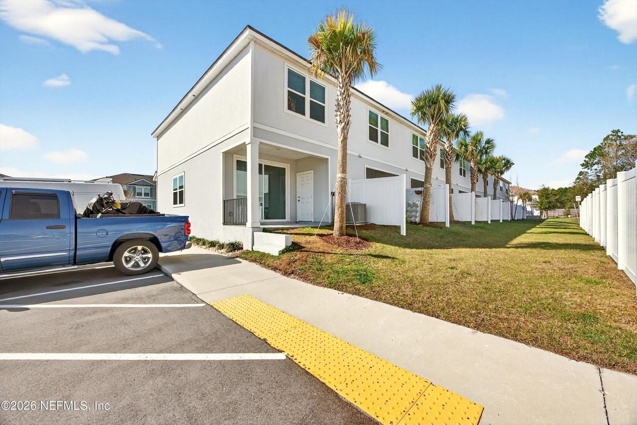 125 Elmhurst Ln - Photo 6 of 44