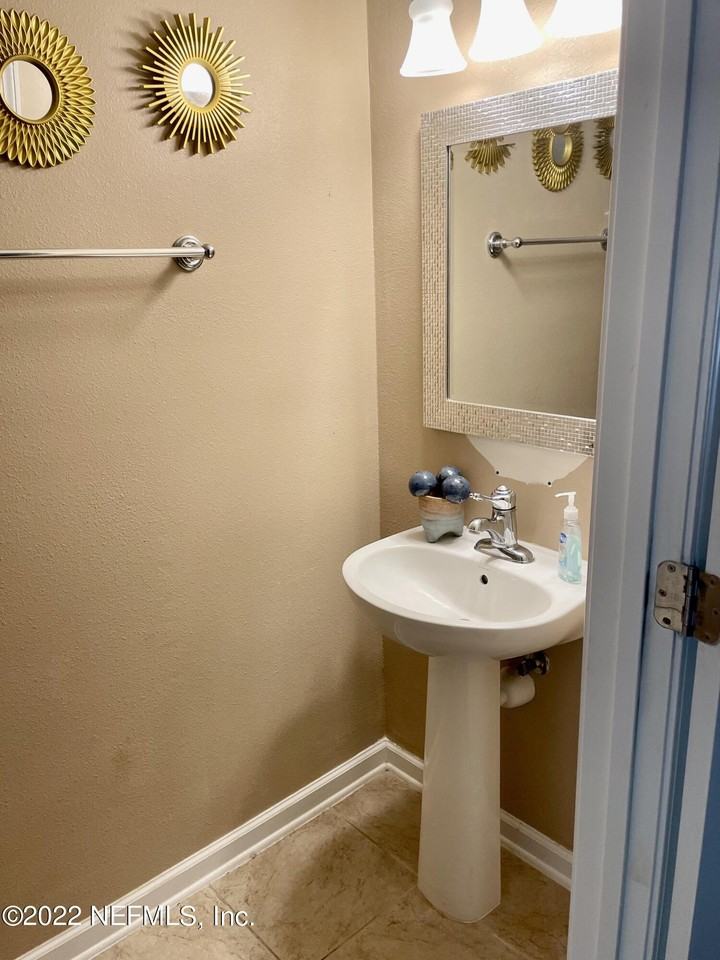 8101 Summer Palm Ct - Photo 4 of 17