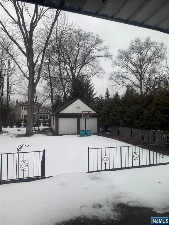 346 N Van Dien Ave - Photo 2 of 27