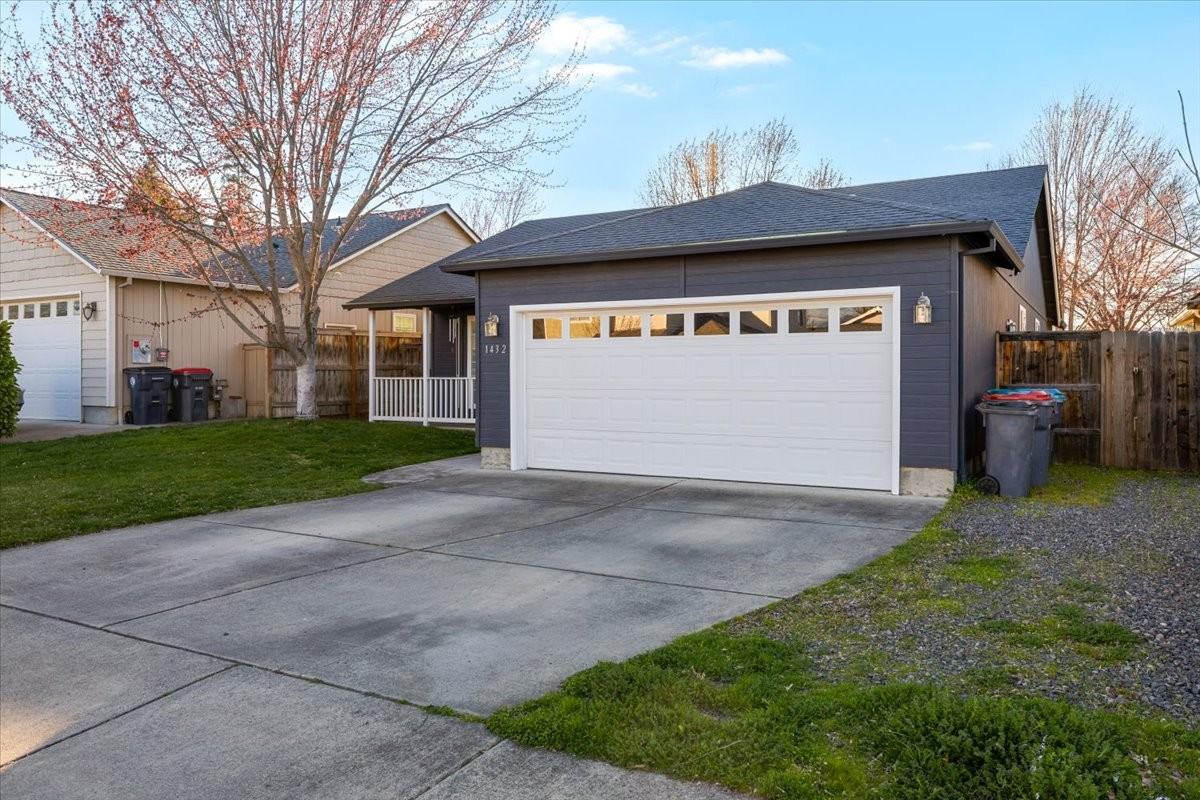 1432 Beekman Ave #1 - Photo 3 of 20