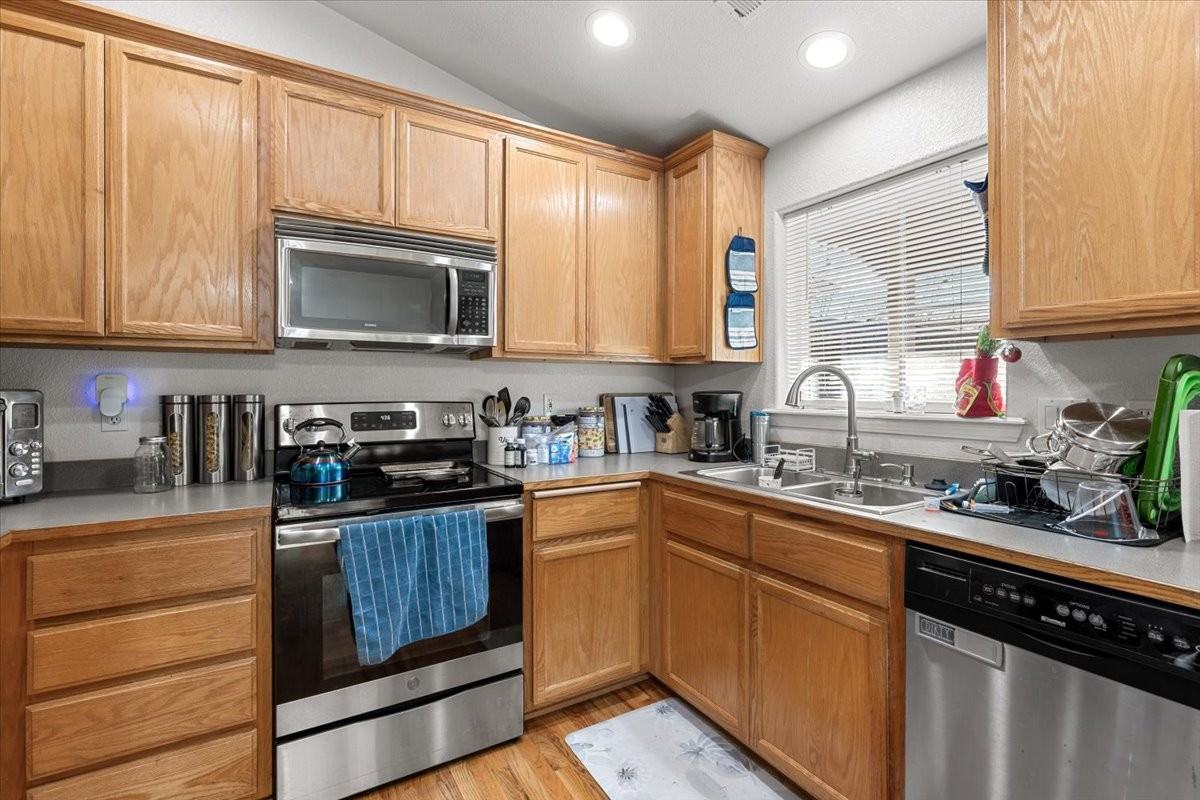 1432 Beekman Ave #1 - Photo 5 of 20