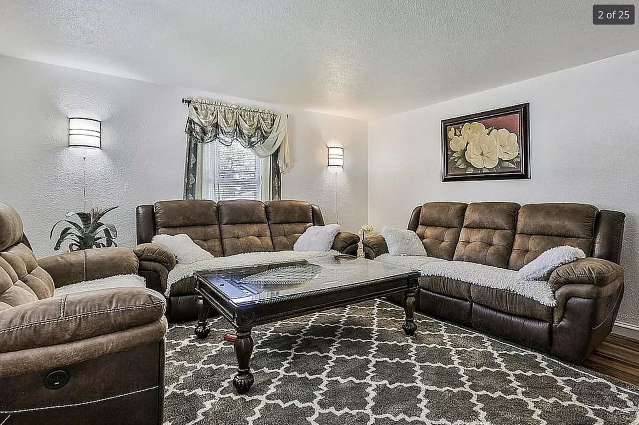 85 S Lincoln St - Photo 3 of 17