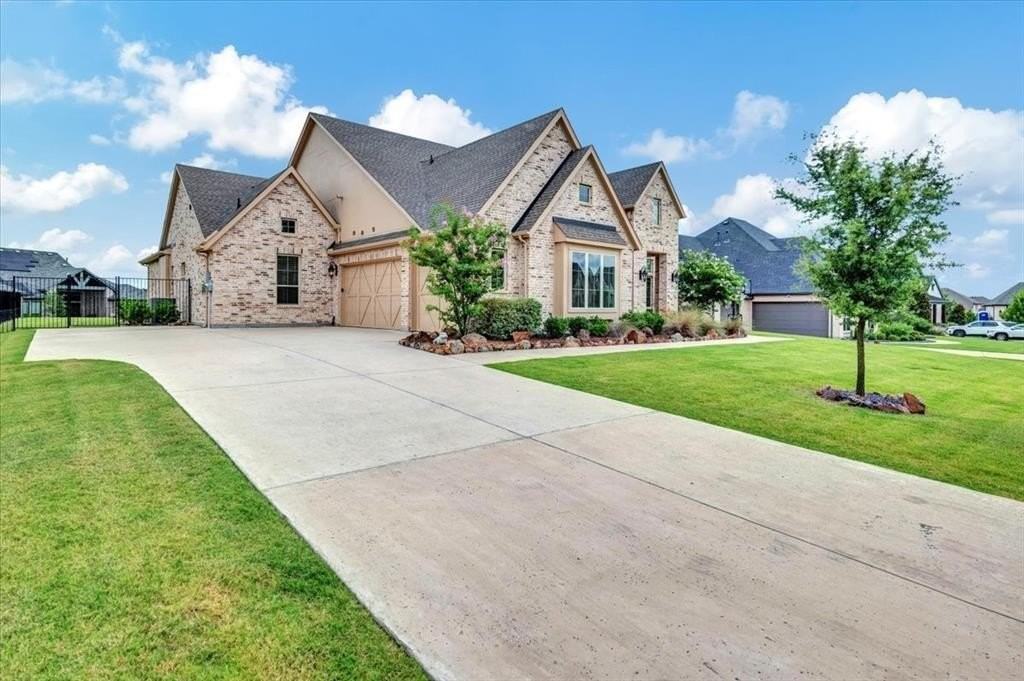 625 Lakeshore Blvd - Photo 2 of 35