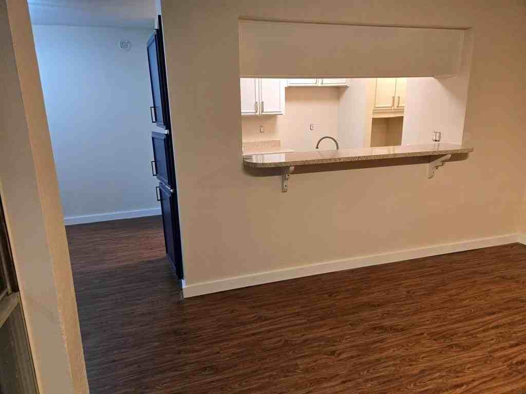 2015 Warnford Pl - Photo 4 of 32