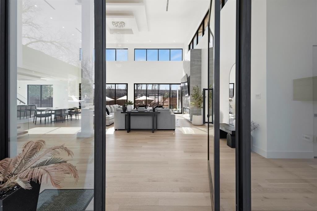 11907 Quincy Ln - Photo 4 of 35