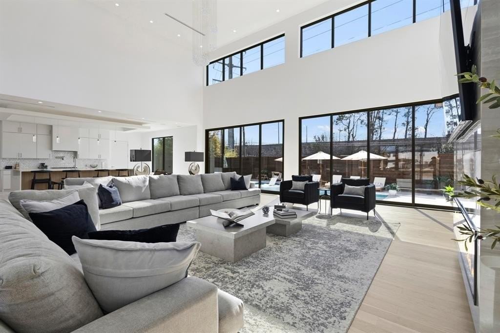 11907 Quincy Ln - Photo 6 of 35